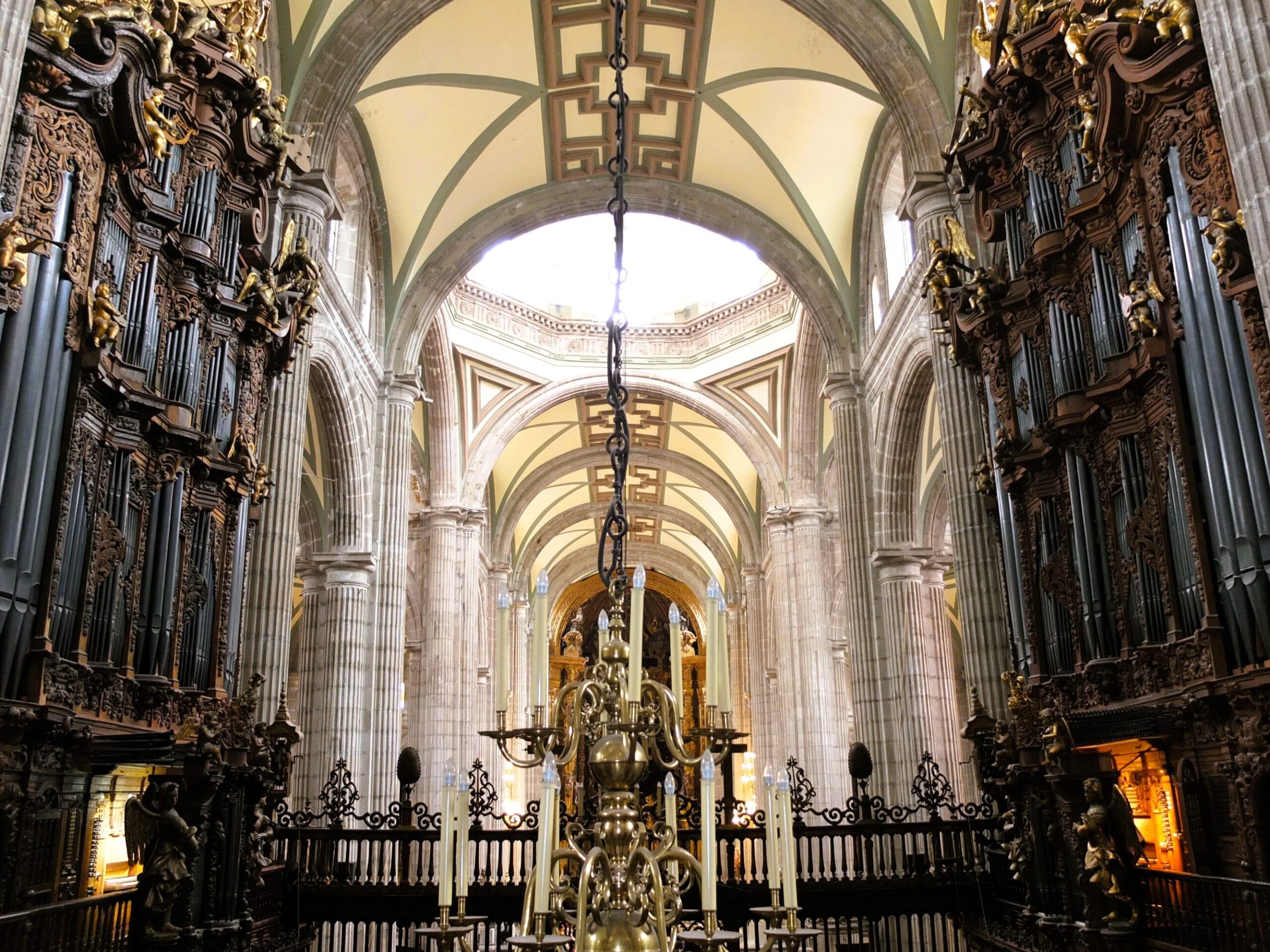 Cybele Studio on the road – the two historic sister organs of the Catedral Metropolitana (Mexico City) during an SACD production with organists Jürgen Essl and Jeremy Joseph