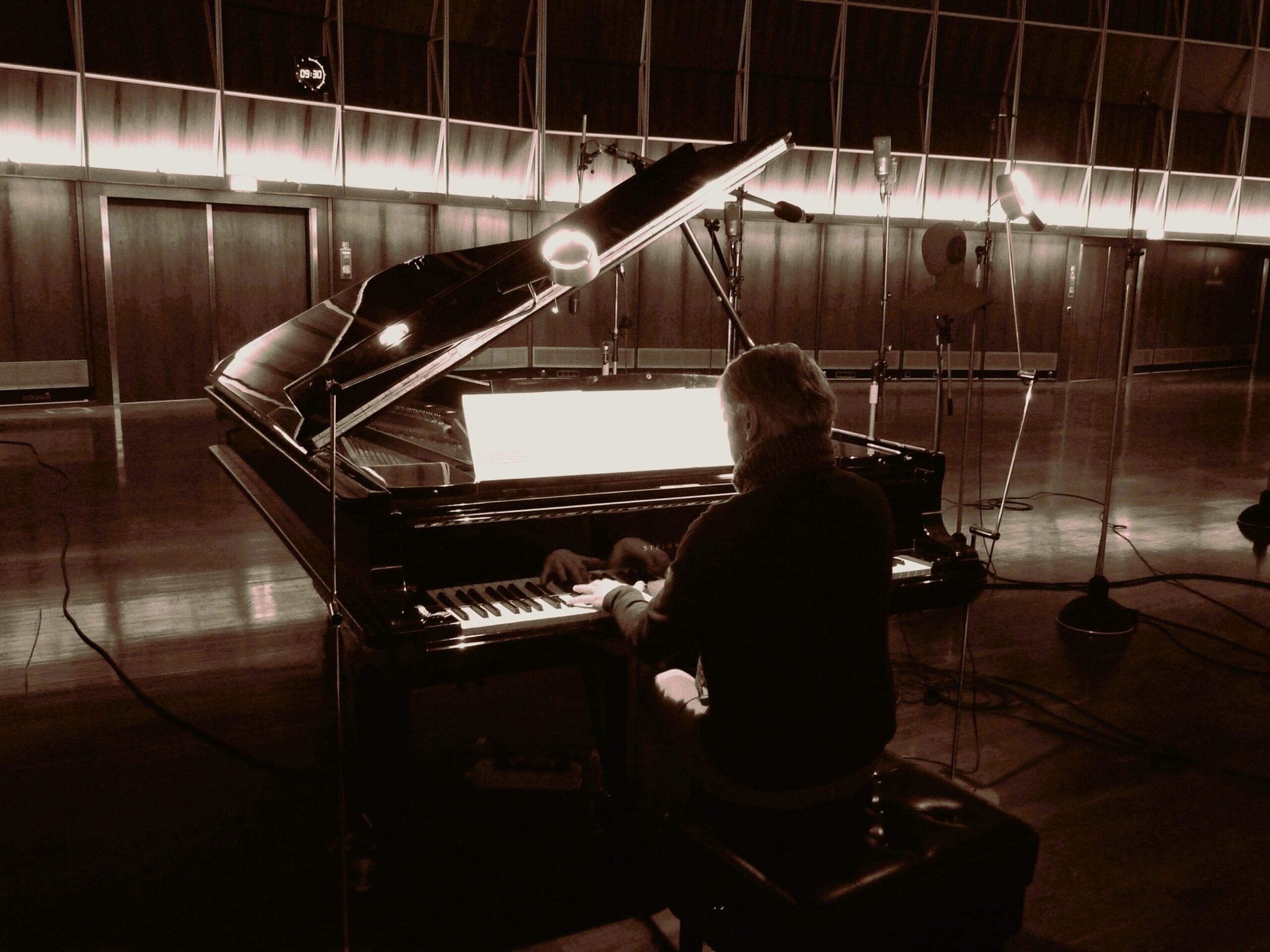 Cybele Studio on the road – pianist Thomas Günther during an SACD production in the broadcasting hall of Deutschlandfunk (Cologne)
