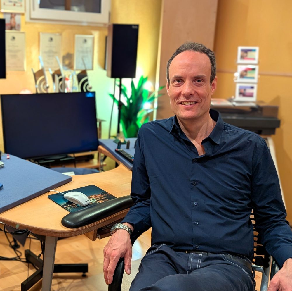 Vue du studio Cybele – Ingo Schmidt-Lucas devant la station Merging Pyramix