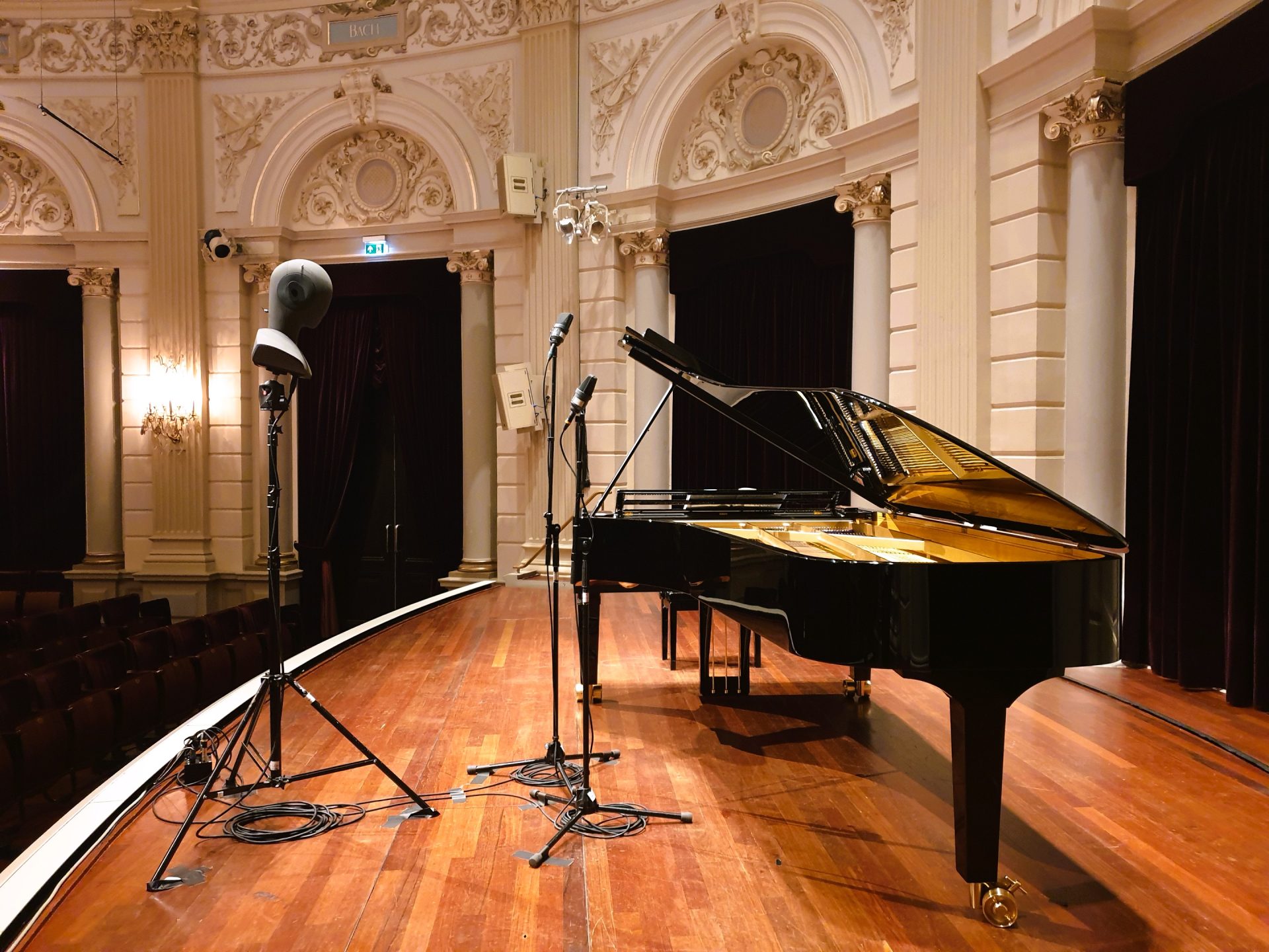 Cybele Studio on the road – tête artificielle HEADacoustics et micros Neumann complémentaires lors d’un enregistrement de piano seul sur un grand Maene (Petite salle, Concertgebouw d’Amsterdam)