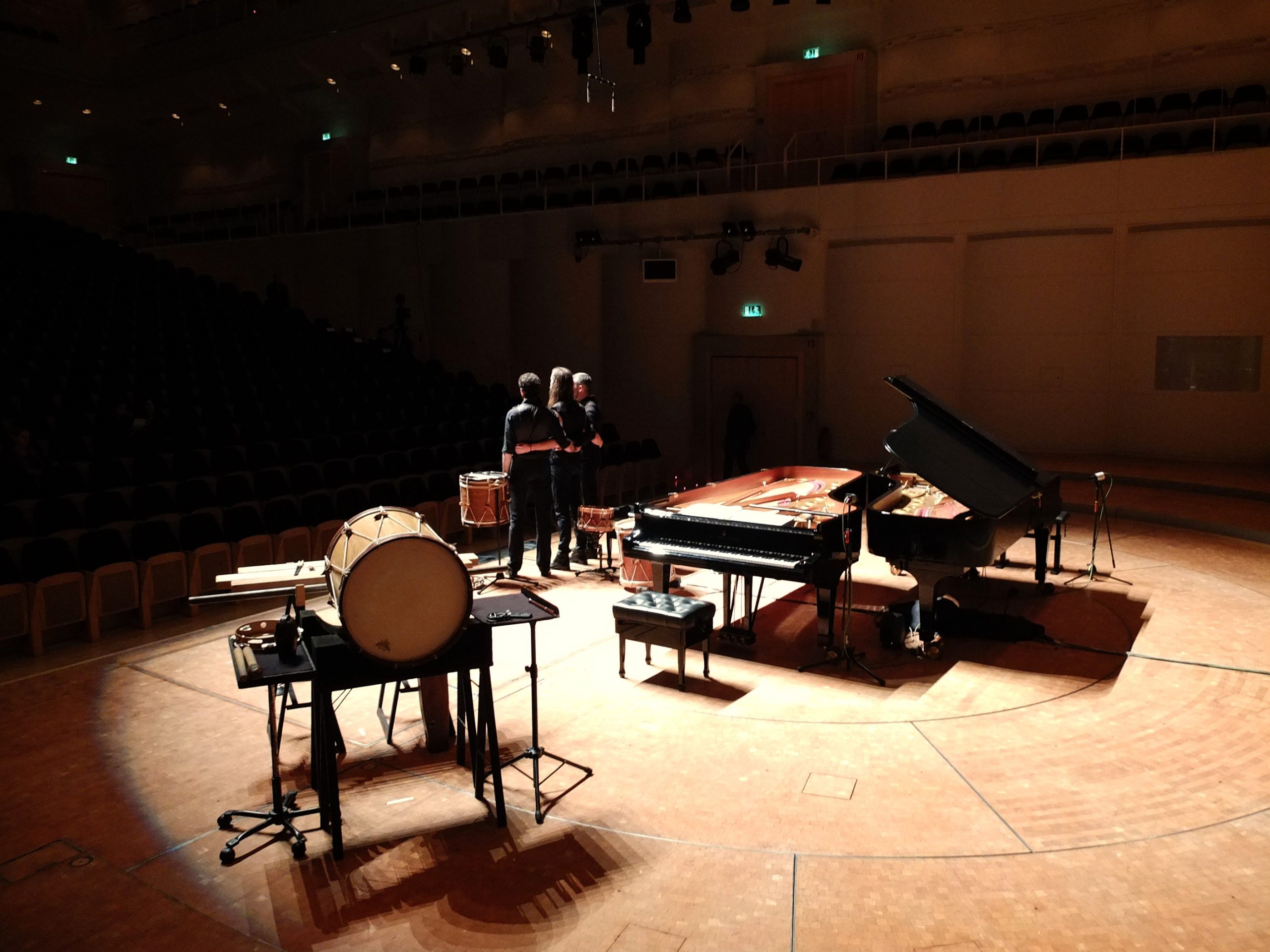 Cybele on the road - Blick von der Bühne des Konzerthauses Dortmund nach einer audiovisuellen Live-Produktion für arte mit zwei Klavieren und Schlagzeug